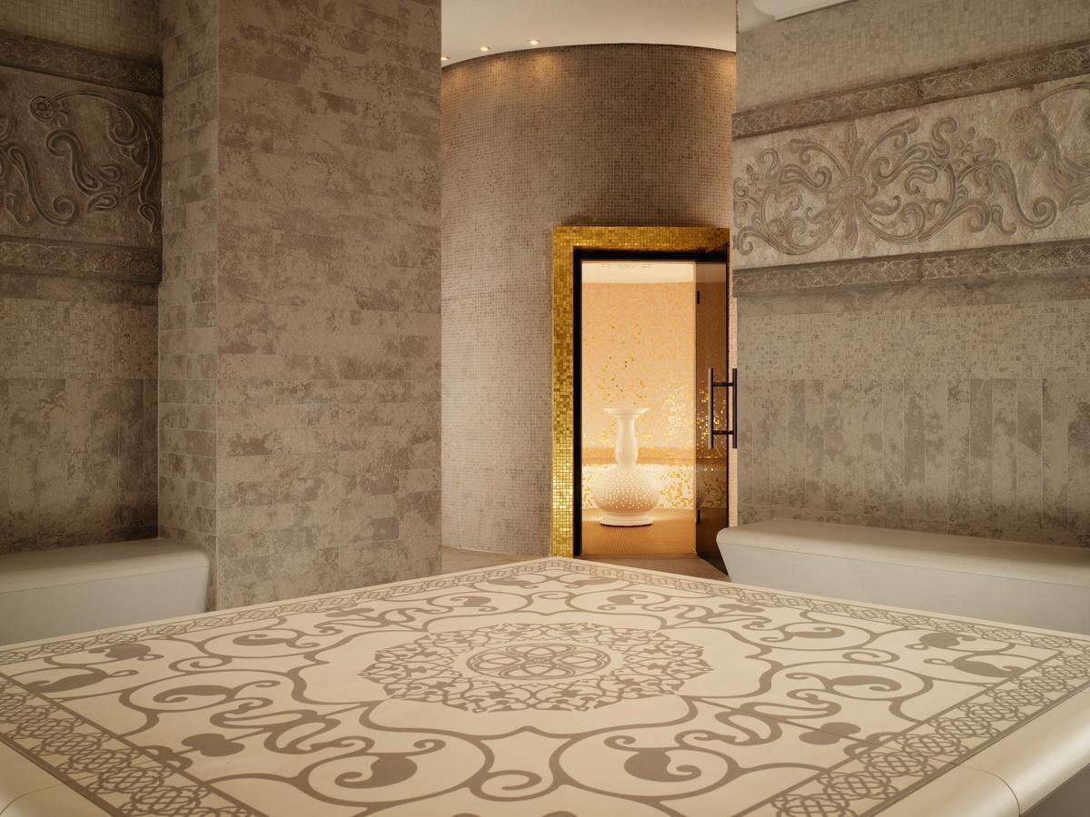 Mondrian Doha Hotel Exterior photo Entrance to the spa